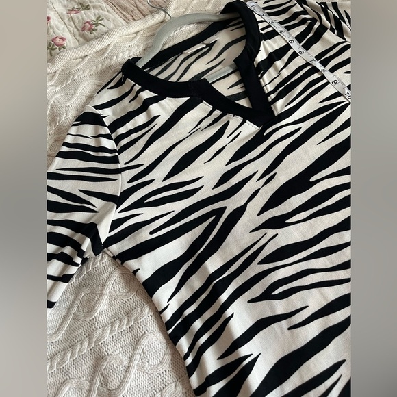 Chico’s Traveler’s Style Black & White Flowy Blouse Women’s Size Large - Picture 10 of 15